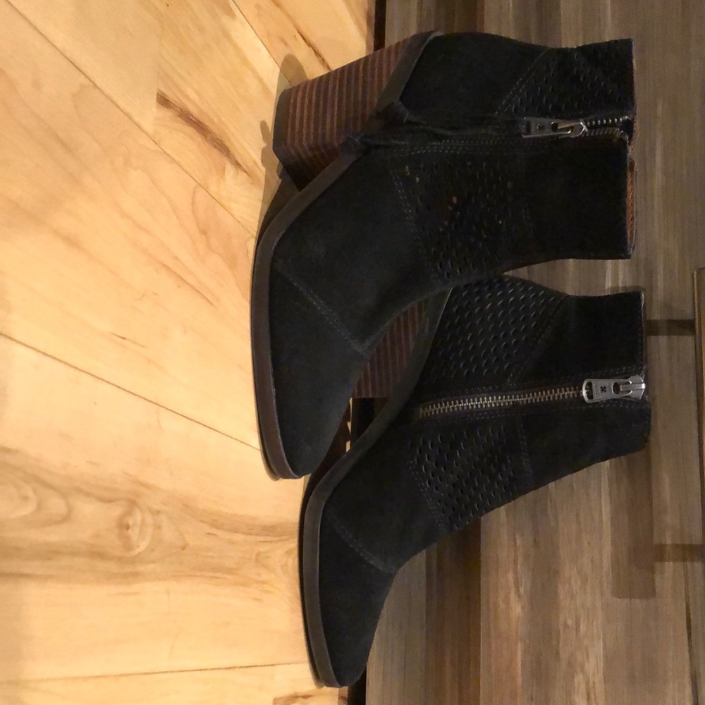 Lucky brand suede boots
